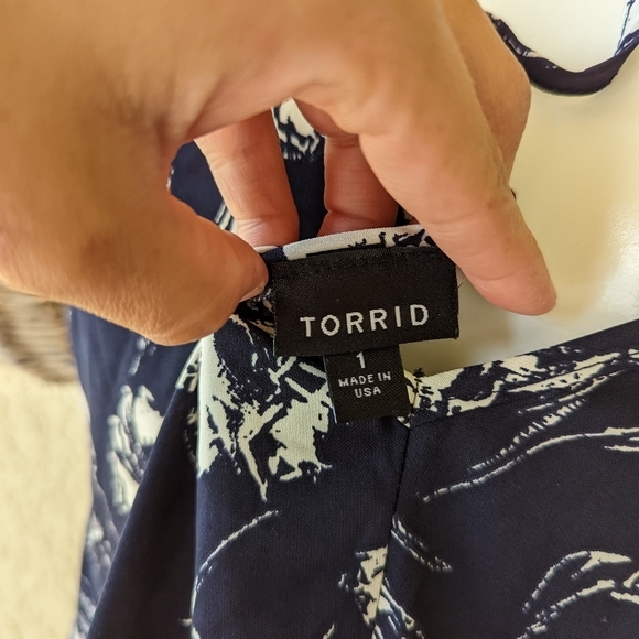 Torrid floral tank top‎ size 1 - Picture 4 of 5
